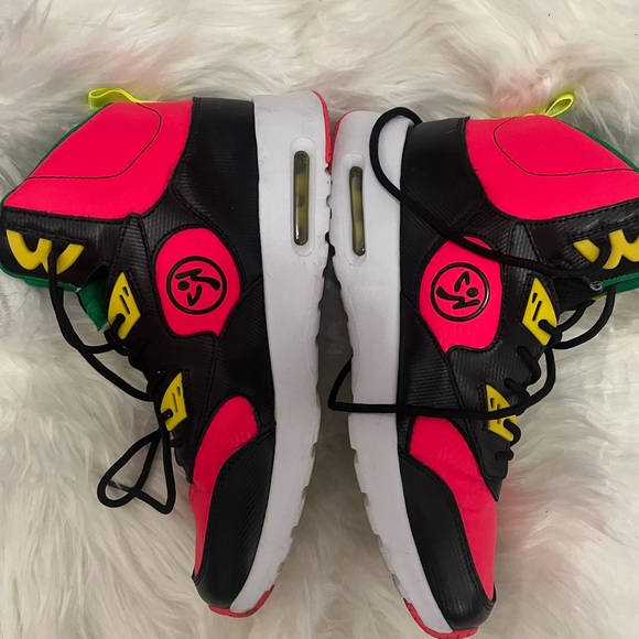 Zumba shoes hi top, Zumba Air Bounce, size 8.5, black and neon pink - Picture 2 of 10